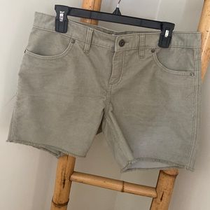 Carve Corduroy Fringe Trim Shorts 6”